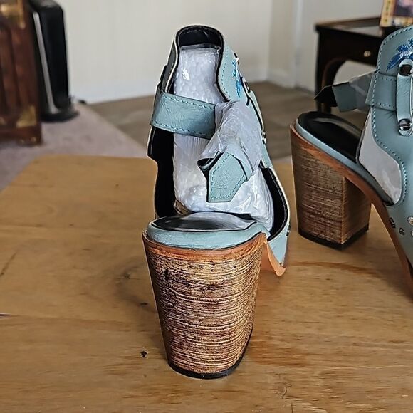 NWOT  Women's embroidered and studded light blue slingback heels. - Picture 6 of 8